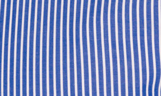 Camicia blu scuro dal tessuto in puro cotone popeline a righe sottili, perfetto per abbinamenti classici.